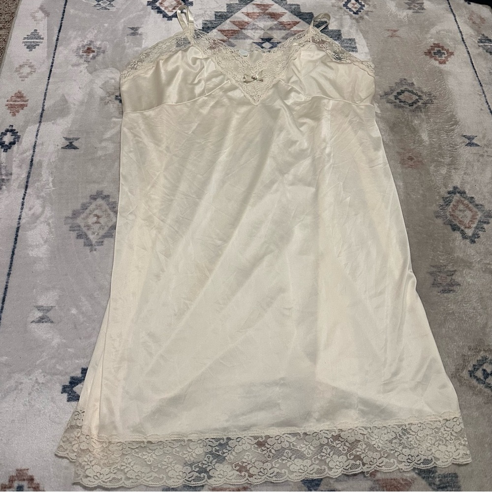 Elegant Ivory Lace Trim Chemise